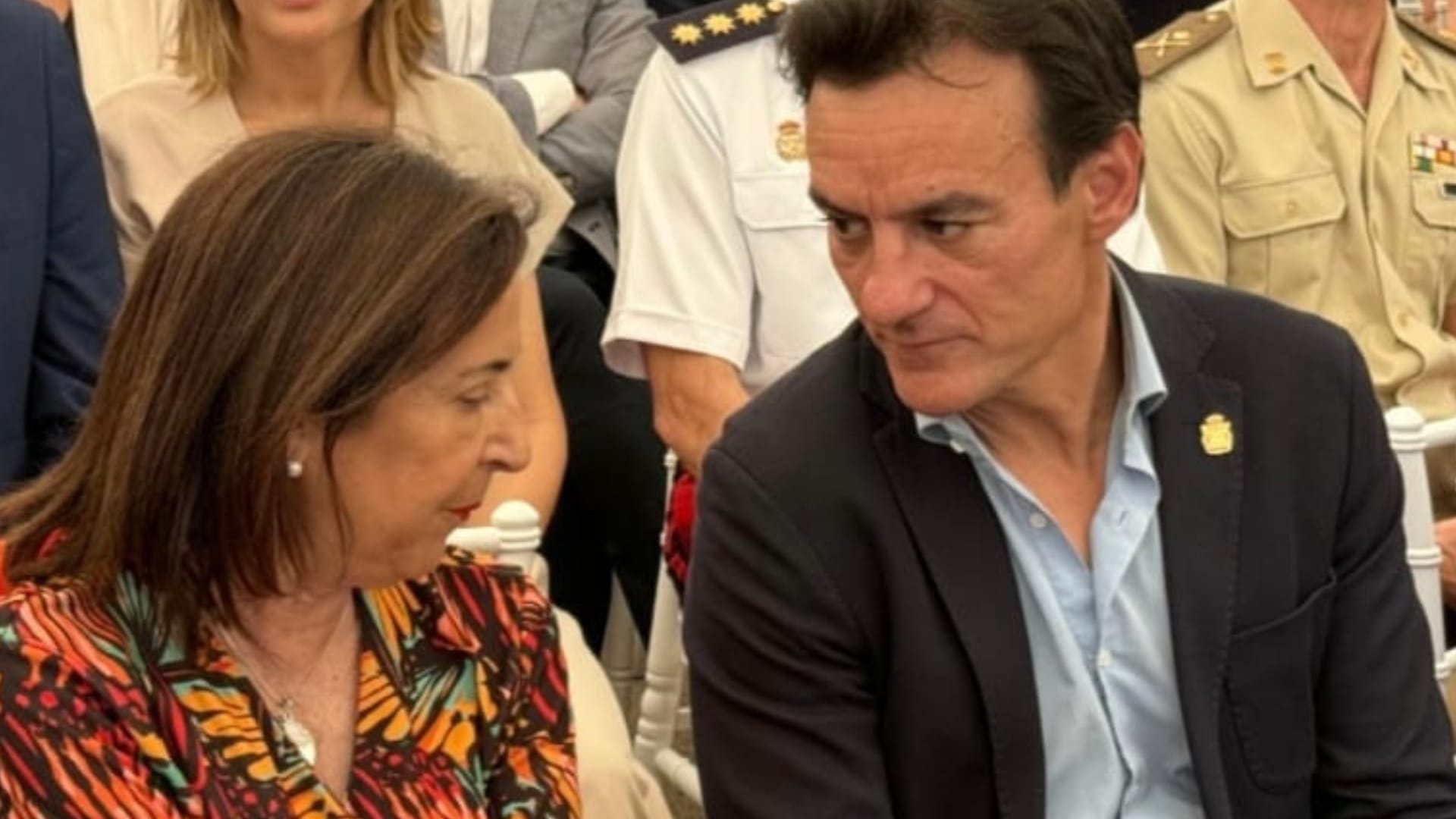 La ministra de Defensa se congracia con Jaén y se lleva un ‘Palustre’
