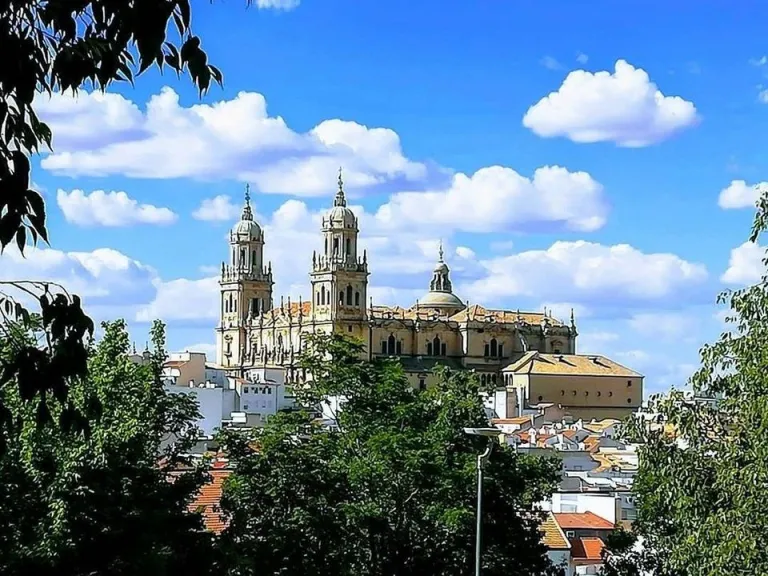 Alegato por Jaén: un diamante en bruto, todo lo tiene, pero tanto le falta…