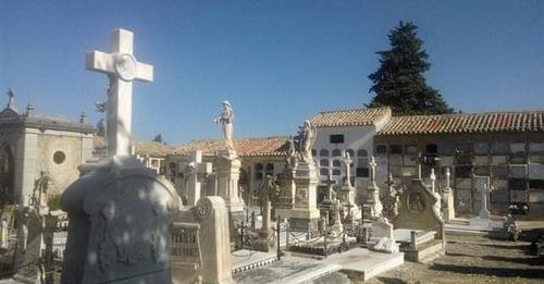 Jaén honra a sus tradiciones…y el viejo cementerio decimonónico