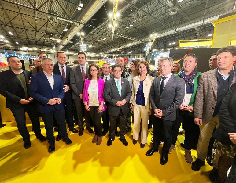 La vicepresidenta primera del Gobierno de España visita el estand de la provincia de Jaén en Fitur