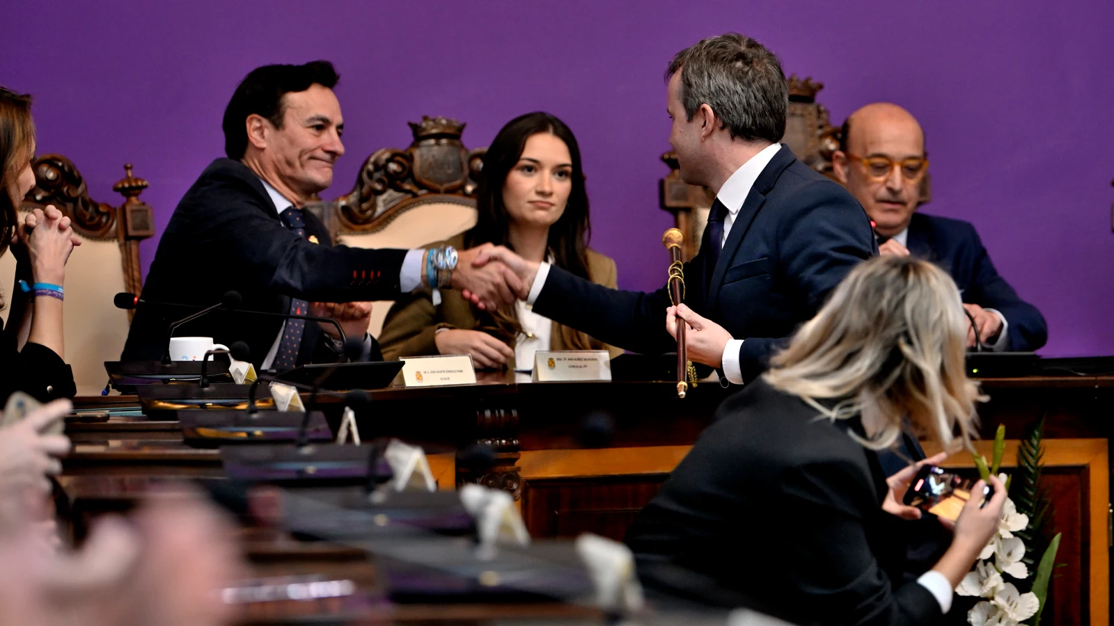 Sentado en el patio de butacas para asistir a esta historia de héroes y villanos